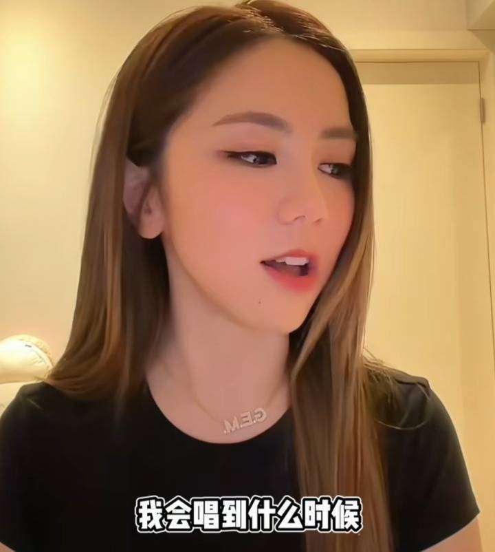 邓紫棋直播透露患地中海贫血，网友热议