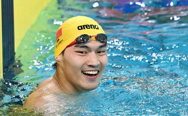 徐嘉余男子50米仰泳23秒92 余依婷女子200米2分06秒82